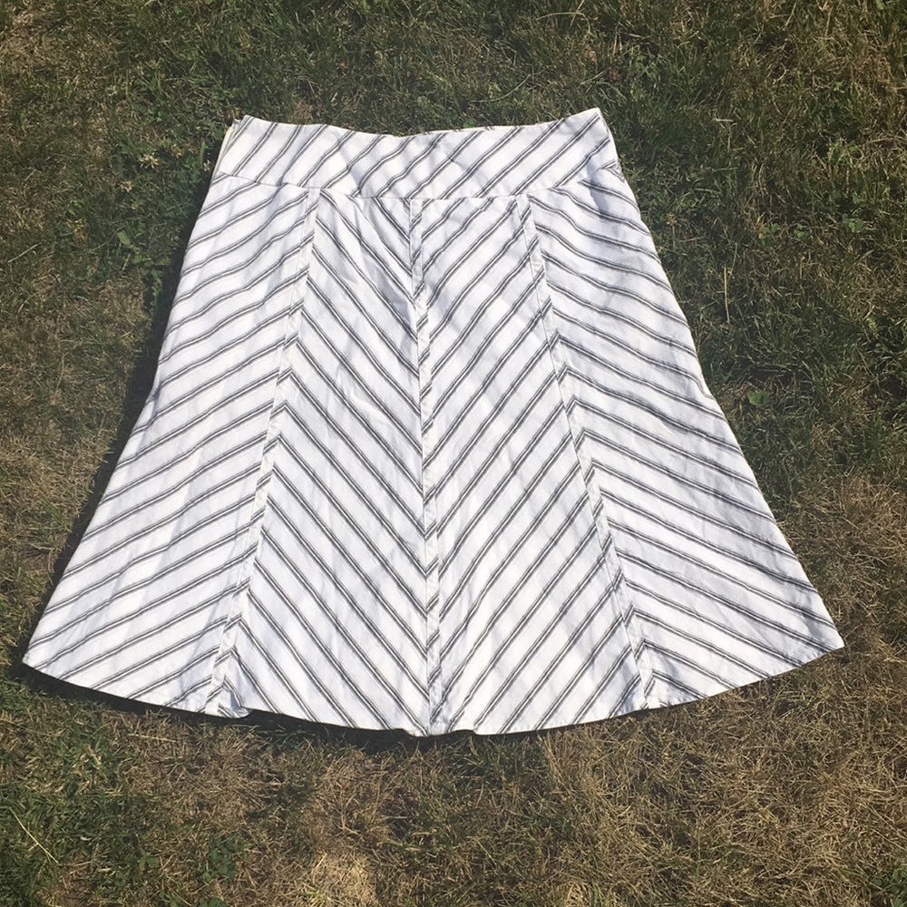 EUC Ann Taylor loft white gray striped skirt - Picture 12 of 12